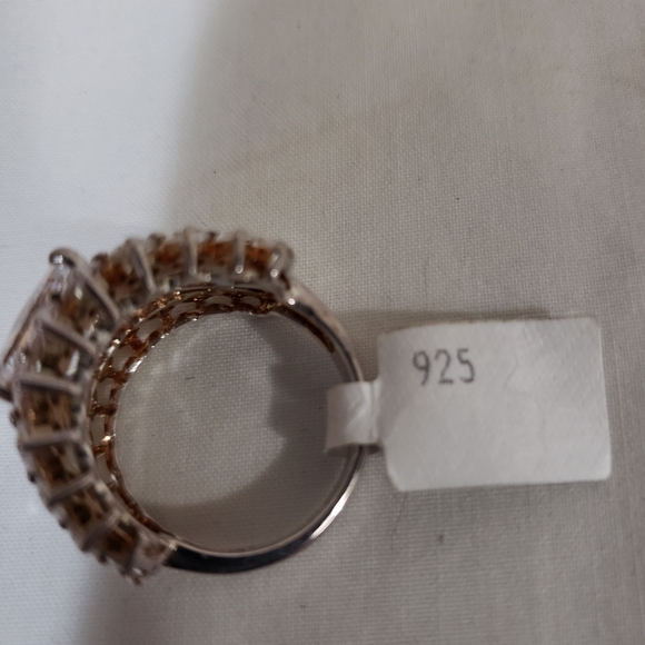 Stunning .925 CZ. Ring - Picture 2 of 6